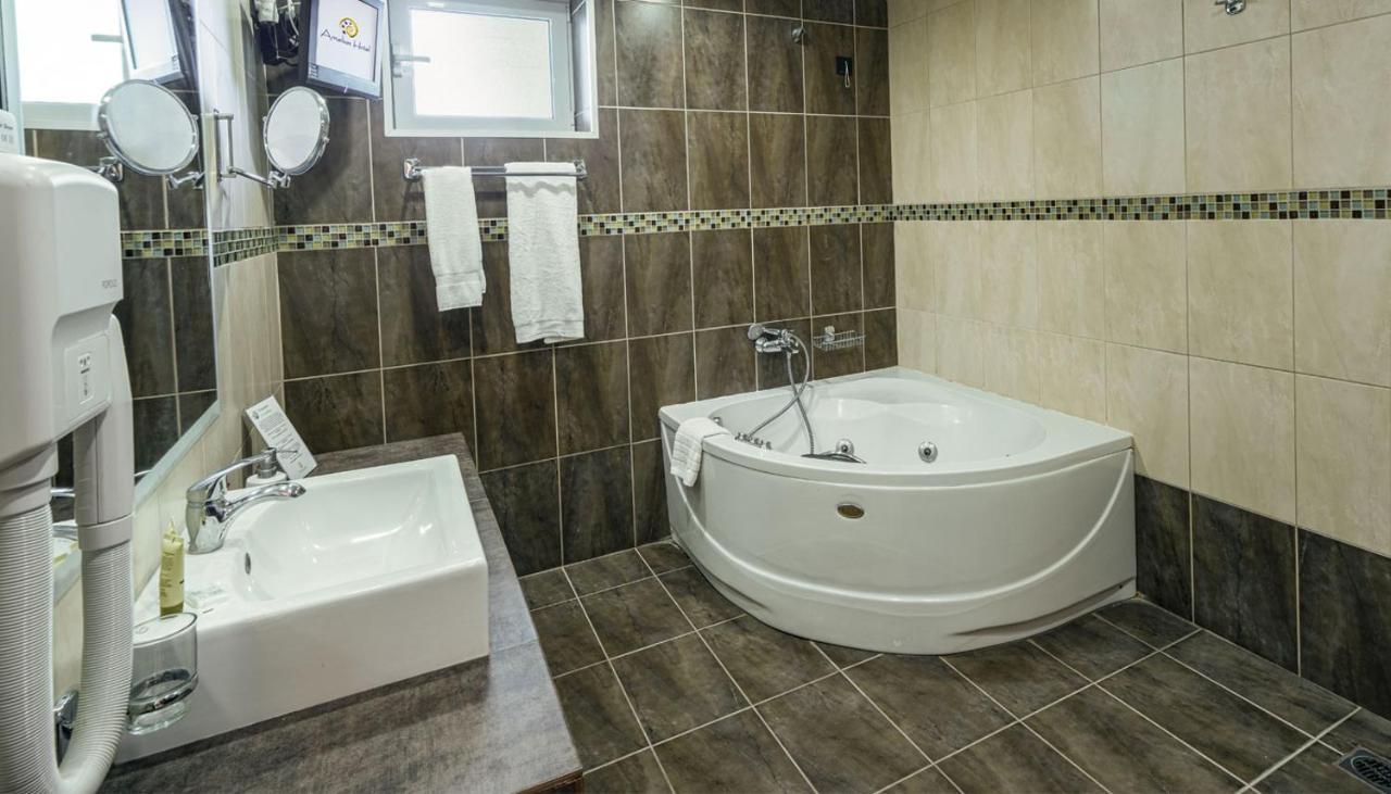 Amalias Hotel Kourouta Luaran gambar